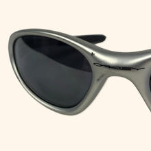 Lade das Bild in den Galerie-Viewer, Vintage 2000s Oakley Minute