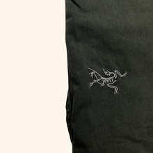 Load image into Gallery viewer, Arcteryx 2000s Outdoor Track (M)