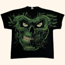 Lade das Bild in den Galerie-Viewer, Vintage 90s Single Stitch Green Terminator Skull T-Shirt (L)