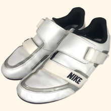 Lade das Bild in den Galerie-Viewer, Nike 2000s Fixed Speed Trainer (EU44,5)