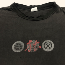Lade das Bild in den Galerie-Viewer, Japanese Vintage distressed 2000s T-Shirt (XL)