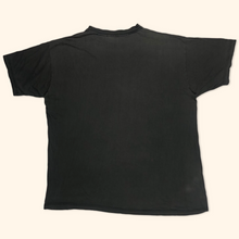 Lade das Bild in den Galerie-Viewer, Japanese Vintage distressed 2000s T-Shirt (XL)