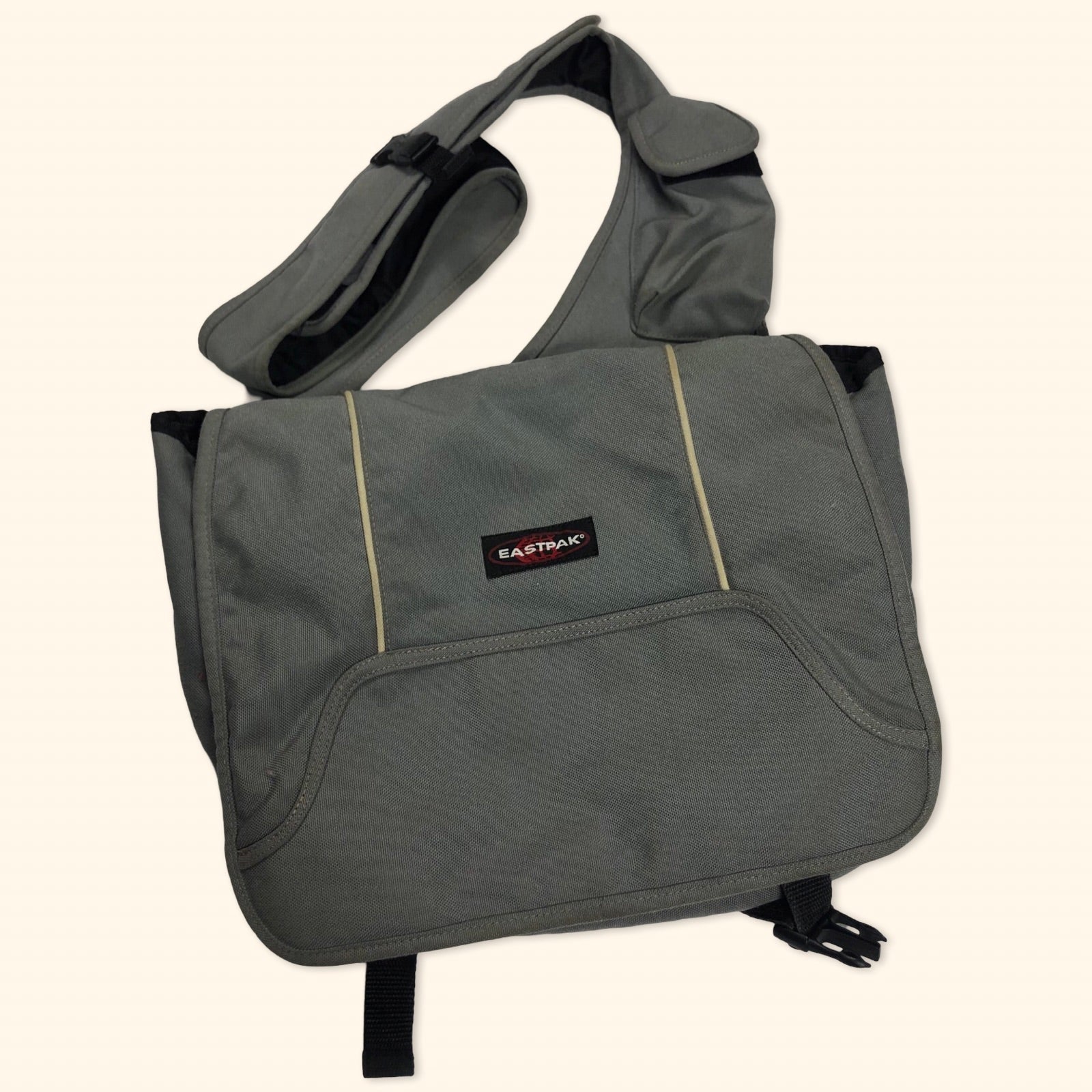 バッグ 00s archive EASTPAK messenger bag y2k 00s archive EASTPAK messenger bag y2k