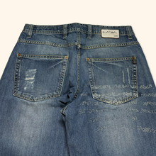 Load image into Gallery viewer, Casa Printed 2000s Jeans (M)
