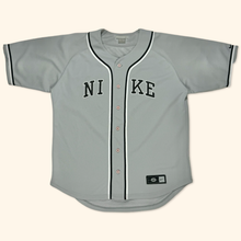 Lade das Bild in den Galerie-Viewer, Nike Vintage 2000s Shiny Silver Baseball Shirt (L/XL)