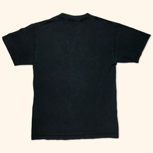 Lade das Bild in den Galerie-Viewer, Famous Star & Stripes faded 2000s T-Shirt (S)