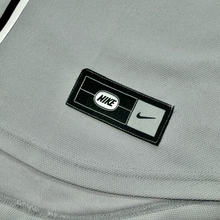 Lade das Bild in den Galerie-Viewer, Nike Vintage 2000s Shiny Silver Baseball Shirt (L/XL)