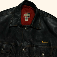 Lade das Bild in den Galerie-Viewer, Diesel Vintage 90s Croped Leather Jacket (S)