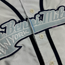 Lade das Bild in den Galerie-Viewer, Sir Benni Miles Vintage 2000s Shiny Silver Oversized Shirt (L/XL)