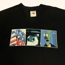 Load image into Gallery viewer, Roger Waters In The Flesh 2002 Band T-Shirt (M)