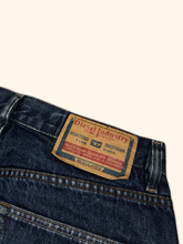 Load image into Gallery viewer, Diesel 2000s Straight Leg Jeans (M)