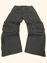 Load image into Gallery viewer, Fishbone 2000s Multi Pocket Pants (S)