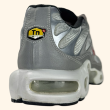 Lade das Bild in den Galerie-Viewer, Nike Air Max Plus TN Silver Bullet 2018 (EU42)