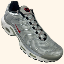 Lade das Bild in den Galerie-Viewer, Nike Air Max Plus TN Silver Bullet 2018 (EU42)
