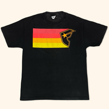 Lade das Bild in den Galerie-Viewer, Famous Star & Stripes Faded 2000s T-Shirt (M/L)