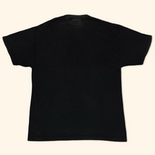 Lade das Bild in den Galerie-Viewer, Famous Star & Stripes Faded 2000s T-Shirt (M/L)