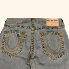 Lade das Bild in den Galerie-Viewer, True Relegion Straight Leg Jeans (M/L)
