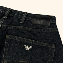 Lade das Bild in den Galerie-Viewer, Armani 2000s Straight Leg Jeans (L)