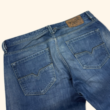 Lade das Bild in den Galerie-Viewer, Diesel Industry "Larke" Straight Leg Jeans 34/30 (M)