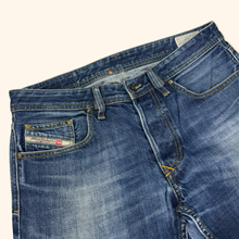 Load image into Gallery viewer, Diesel Industry "Larke" Straight Leg Jeans 32/32 (M/L)