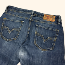 Load image into Gallery viewer, Diesel Industry "Larke" Straight Leg Jeans 32/32 (M/L)