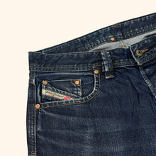 Load image into Gallery viewer, Diesel Industry "Larke" Straight Leg Jeans 32/32 (M/L)
