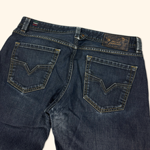 Load image into Gallery viewer, Diesel Industry "Larke" Straight Leg Jeans 32/32 (M/L)