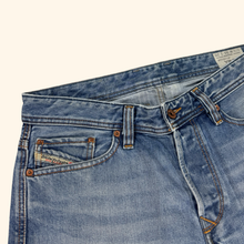 Load image into Gallery viewer, Diesel Industry "Viker" Straight Leg Jeans 31/30 (M)