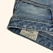 Load image into Gallery viewer, Diesel Industry "Viker" Straight Leg Jeans 31/30 (M)