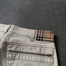 Load image into Gallery viewer, Burberry Straight Leg Jeans (M)