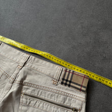 Load image into Gallery viewer, Burberry Straight Leg Jeans (M)