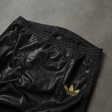 Lade das Bild in den Galerie-Viewer, Adidas Firebird 2008 Wet Look Track Pants Jogger (L/XL)