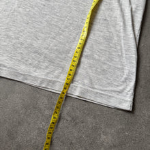 Lade das Bild in den Galerie-Viewer, Vintage Heart Of Darkness 90s Drag Queer Gay Bar Distressed T-Shirt (XL)