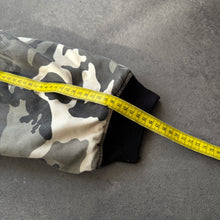 Lade das Bild in den Galerie-Viewer, Vintage 2000s Camo Bomber Jacket (XL)