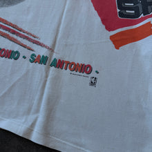 Lade das Bild in den Galerie-Viewer, San Fransisco 90s NBA San Antonio Spurs 1990 Single Stitch T-Shirt (XXL)