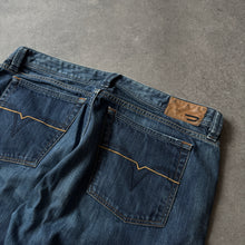 Lade das Bild in den Galerie-Viewer, Diesel Industry "Levan" Straight Leg Jeans (XL)