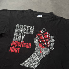 Lade das Bild in den Galerie-Viewer, Green Day Vintage American Idiot Band T-Shirt (M/L)