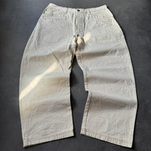 Lade das Bild in den Galerie-Viewer, Raw Blue Vintage 2000s Printed Baggy Jeans (XL)
