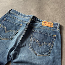 Load image into Gallery viewer, Diesel Industry "Viker" Straight Leg Jeans (M/L)