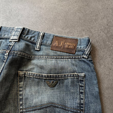 Lade das Bild in den Galerie-Viewer, Armani 2000s Straight Leg Jeans (M)