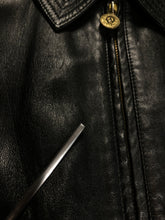 Lade das Bild in den Galerie-Viewer, Versus Gianni Versace Vintage 1990s Croped Leather Jacket (S/M)