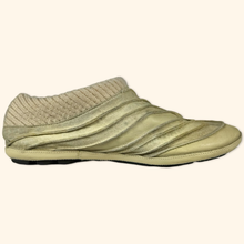 Load image into Gallery viewer, Puma 2002 Trainer (EU41)