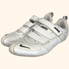 Lade das Bild in den Galerie-Viewer, Nike 2000s Trainer (EU44)
