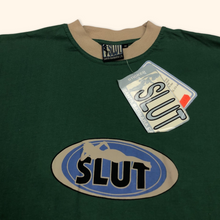 Lade das Bild in den Galerie-Viewer, Vintage 90s Deadstock Oversized Slut T-Shirt (M)
