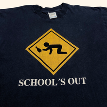 Lade das Bild in den Galerie-Viewer, School‘s Out Vintage 90s Single Stitch T-Shirt (L)