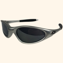 Lade das Bild in den Galerie-Viewer, Vintage 2000s Oakley Minute