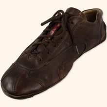 Lade das Bild in den Galerie-Viewer, Prada Vintage 2000s Leather Trainer (EU42)
