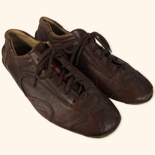 Lade das Bild in den Galerie-Viewer, Prada Vintage 2000s Leather Trainer (EU42)