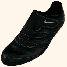 Load image into Gallery viewer, Nike 2009 Trainer (EU40)