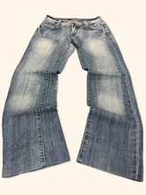 Load image into Gallery viewer, Queenflower Vintage 2000s Low Waist Ladies Jeans (S/M)
